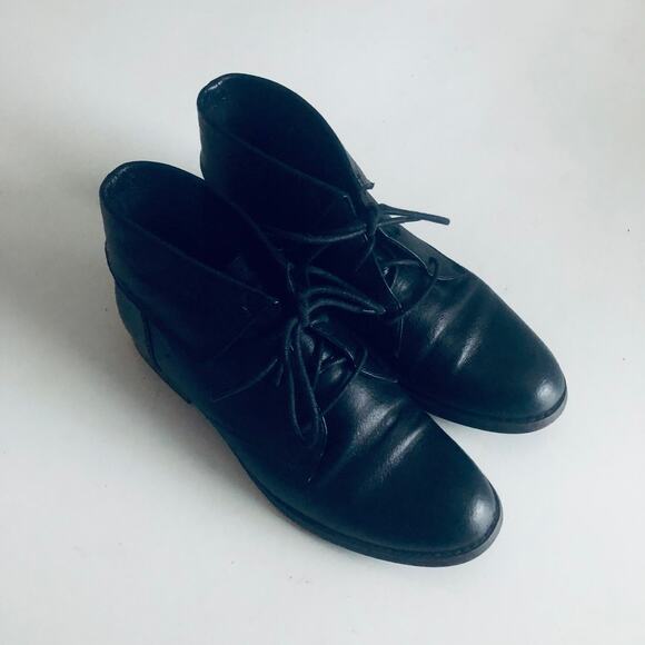 Steve Madden 'Stingrei' Women's 7M Black Leather Lace Up Ankle Boot Fold Over - Picture 3 of 10